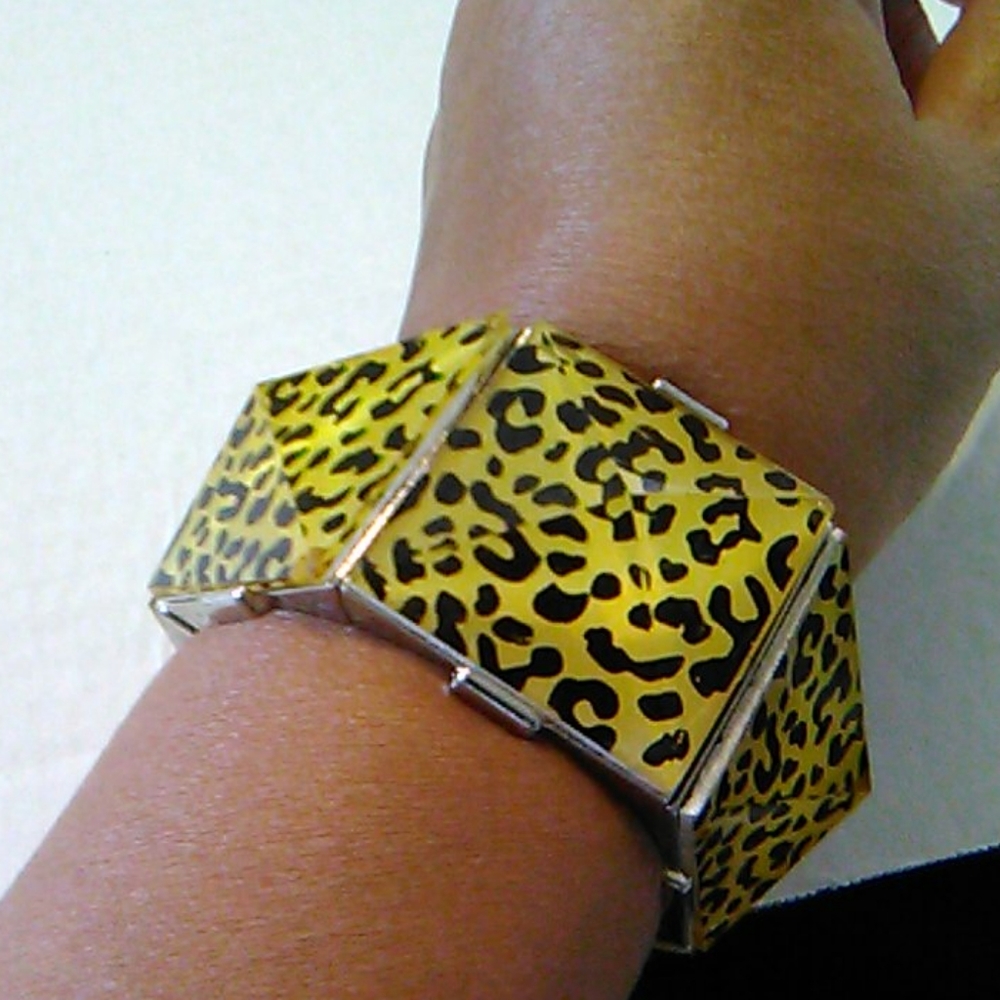 Nwt Leopard skin look bracelet - Picture 2 of 8